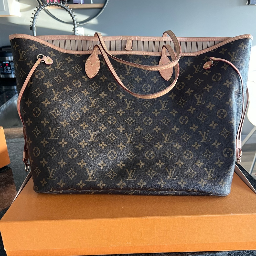 Louis Vuitton Neverfull GM monogram- barely used
